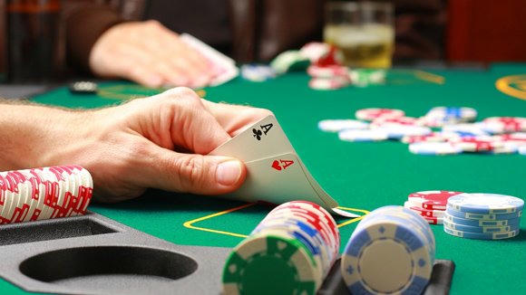 Luật chơi Poker tại kuwin 789 chuẩn quốc tế – Dễ hiểu, dễ thắng